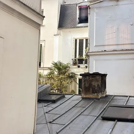 Pleasant Wagram Neighborhood Apartment Paris